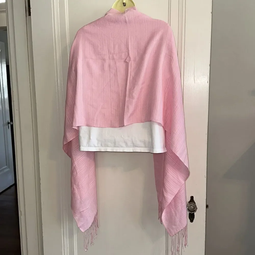 Pink wrap/shawl‎ with fringe hem